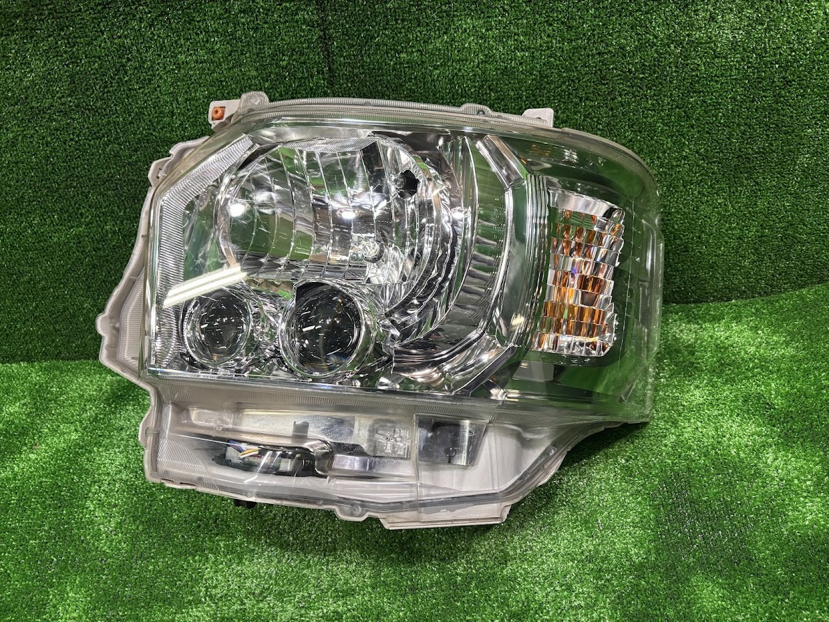 程度良好】トヨタ 200系 ハイエース 純正 LED ヘッドライト 左右