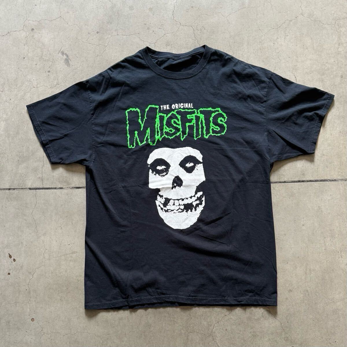 MISFITS ミスフィッツ　棺桶　CD BOX ピンバッチ付 MISFITS ミスフィッツ 棺桶 CD BOX ピンバッチ付 - メルカリ