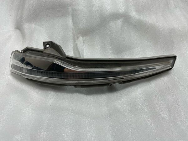 ●送料無料●ベンツ●W205●純正ドアミラーウィンカー ●右側●C180 C200 C220d C250 C350e C450 C43 C63●