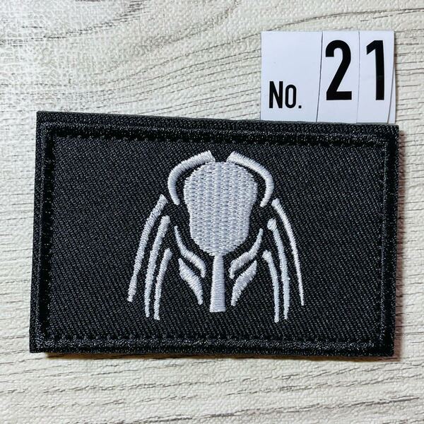 プレデター ブラック ホワイト 【21】 刺繍ワッペン ベルクロ付 ミリタリー サバゲー マジックテープ パッチ