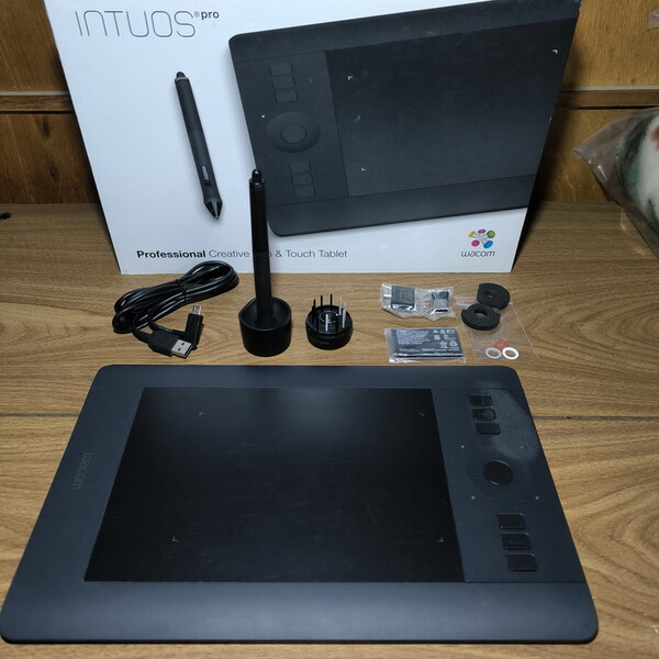 Wacom ワコム Intuos Pro small PTH-451 ワイヤレスキット付き