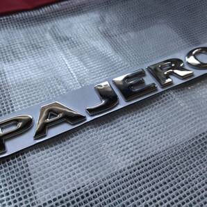 【ゆうパケット送料込】PAJERO(パジェロ) エンブレム メッキシルバー 横19.2㎝×縦2.3cm×厚さ2.5mm パジェロミニ 三菱
