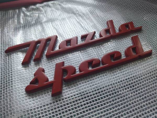 【ゆうパケット送料込】MAZDA SPEED 3Dエンブレム 両面テープ マットレッド 横30.5cm×縦3cm