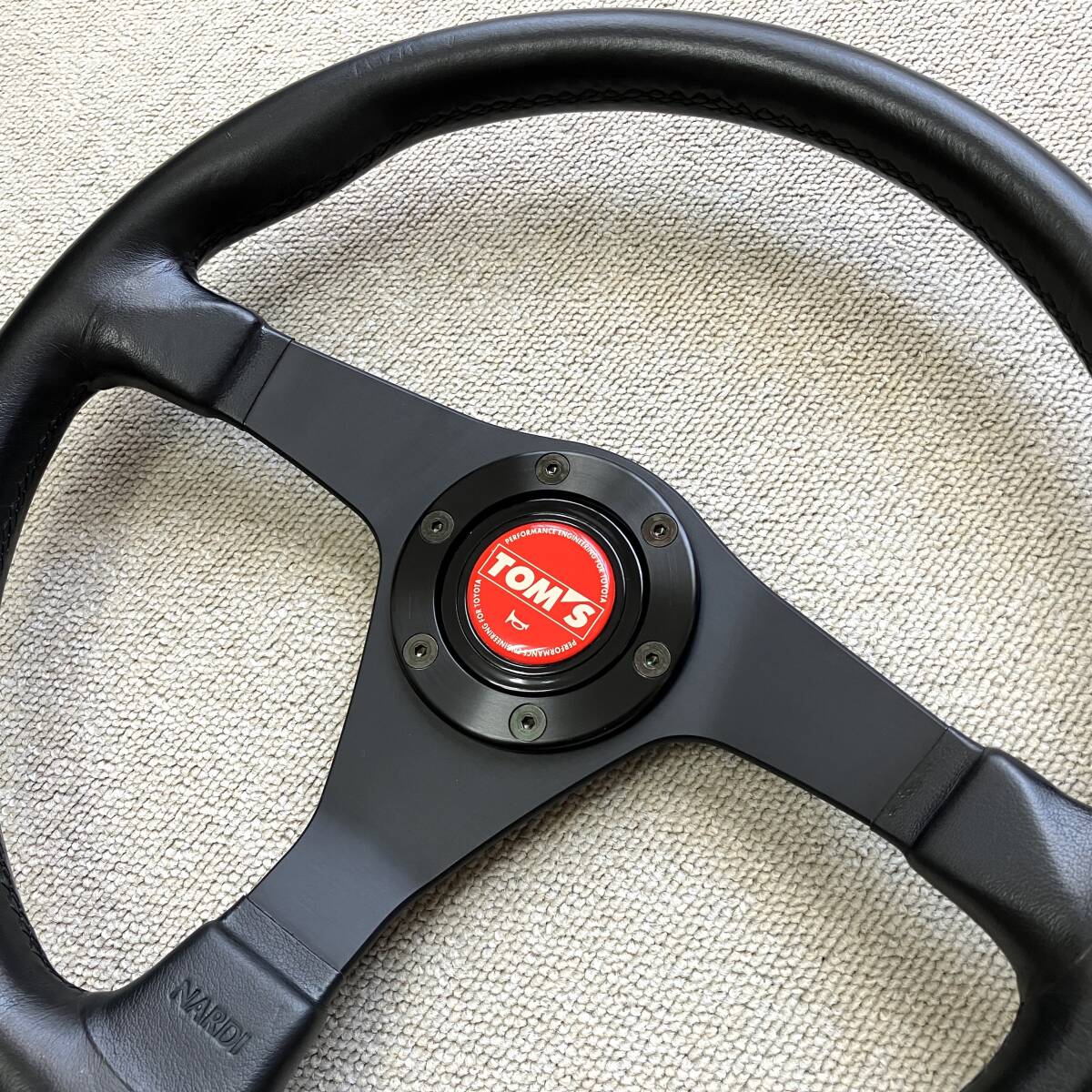 トヨタ トムス TOM's ホーンボタン付 ステアリング/MOMO/NARDI Yahoo!オークション -「トムス ホーンボタン」の落札相場・落札価格