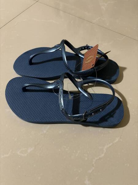 Havaianas 【Luna Sandals】ルナ サンダル/バックルデザインが最高/しっかりフィット/大人カジュアル/夏の相棒!/洗練された足元へ