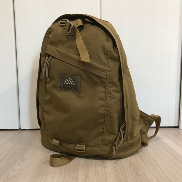 GREGORY BEAMS CLASSIC FINE DAY PACK COYOTE BRWN グレゴリー ビームス コラボ ファインデイ 別注 リュック バッグ デイパック コヨーテ