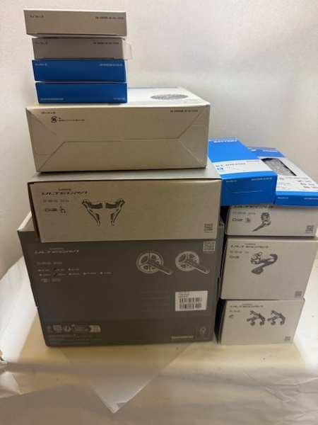 新品 シマノ アルテグラDi2 リムブレーキ R8100 グループセット 12速 箱入り BBなし