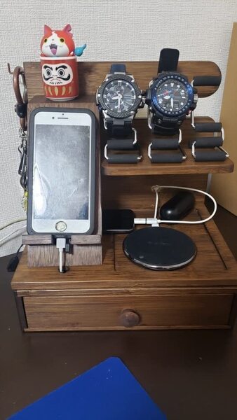 おすすめ ☆収納機能満載の充電スタンド 卓上ラック 小物入れ 耐久性抜群 コンパ