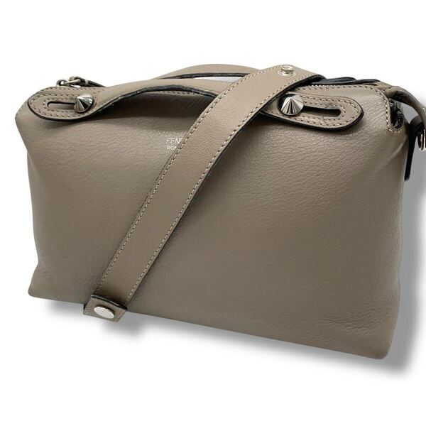 【美品】フェンディ FENDI バイザウェイ ハンドバッグ 2WAY ショルダーバッグ レザー ベージュ 斜め掛け シルバー金具 ロゴ入り 肩掛け