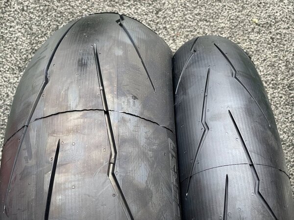 【限定1セットのみ特価】ピレリ ディアブロスーパーコルサ V3 SP 120/70ZR17 180/55ZR17 前後セット 国内正規品 DIABLO SUPERCORSA SP V3