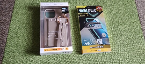 エレコムiPhone14オープンソフトレザーケースショルダーストラップ付PM-A22APLOSSBE/iPhone14ガラスフィルム蓄光フレームPM-A22AFLGPBL