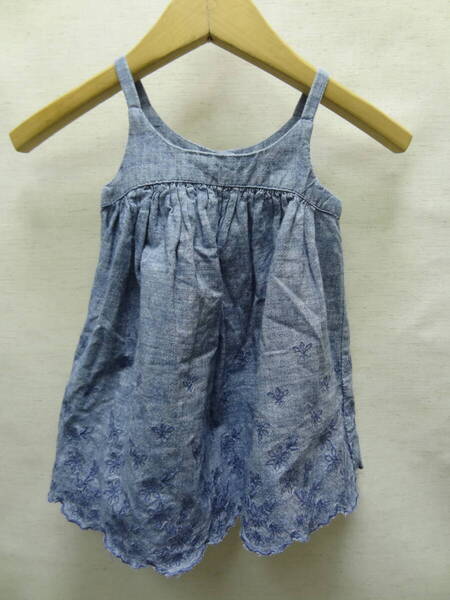 全国送料無料 ベビーギャップ baby GAP 子供服キッズベビー女の子 シャンブレー素材 花柄刺入りワンピース 70(6-12M)