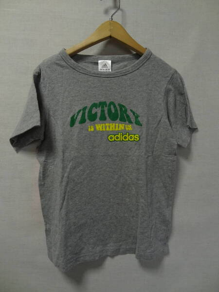 全国送料無料 アディダス adidas 子供服キッズ男&女の子 綿100% 杢グレー色 半袖 VICTORY プリントTシャツ 160