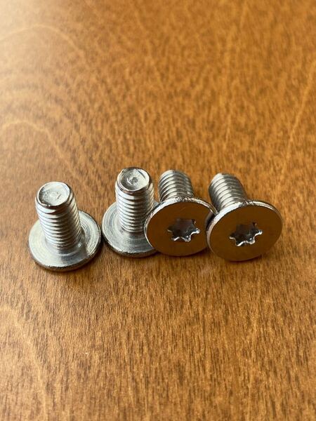 【送料無料】盗難防止ナンバープレートボルト 4個セット M6×12mm ステンレス 低頭 スリムスタイリッシュボルト シルバー