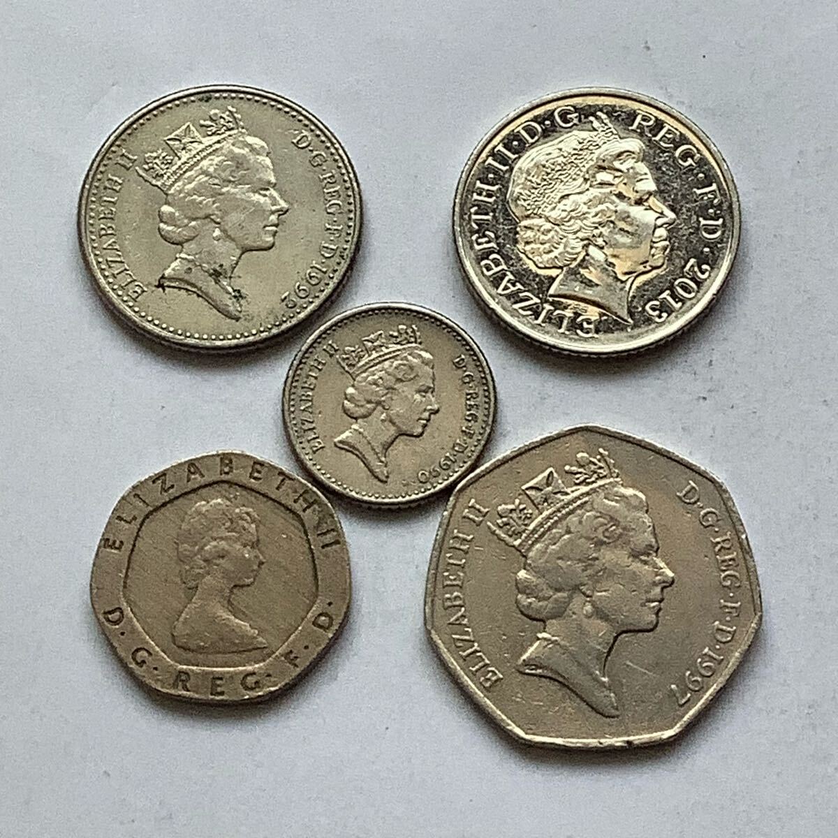 3325【イギリス】小型50ペンス 硬貨 300枚セット Yahoo!オークション -「50ペンス」(世界) (硬貨)の落札相場