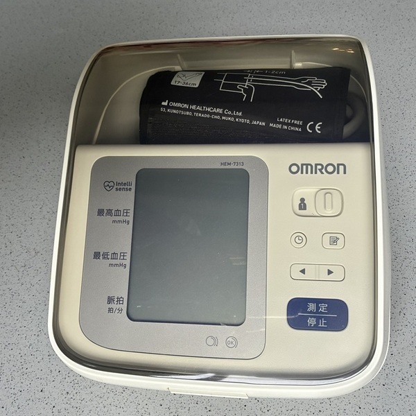 オムロン 上腕式血圧計 HEM-7313 ホワイト 管理医療機器