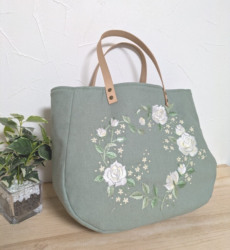 ハンドメイド手刺繍バッグ