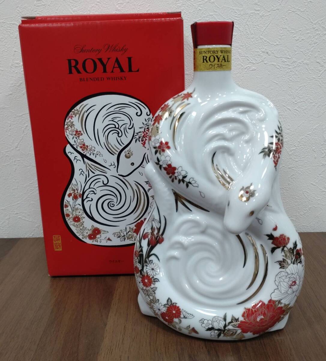 サントリーウイスキー ロイヤル ROYAL 干支ボトル 2013 巳歳