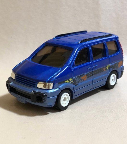 Amazon | ミニカー 1/30 新型 ノア S-Z 90系 カラーサンプル