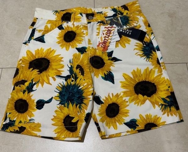 ・未使用 正規品・パーリーゲイツ PEARLY GATES ひまわり総柄 UVカット ストレッチゴルフショートパンツ 3号Sサイズ ウエスト76cm 定約3万