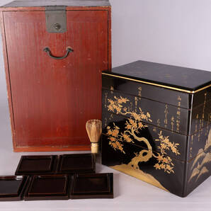 漆芸 時代 蒔絵野弁当 四段重箱 草花 金蒔絵 木皿10枚 木箱 木製漆器 和歌 詩歌 桜 撫子 蛍 菊 段重 菓子器 黒塗【MA695】