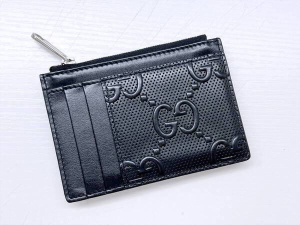 美品 GUCCI グッチ GGエンボス フラグメントケース コイン カードケース 黒 マチ有 657570
