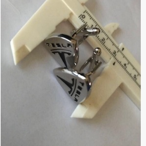 誰もつけていない?テスラ TESLAロゴ カフスボタン 送料無料!モデル3 モデルS モデルX