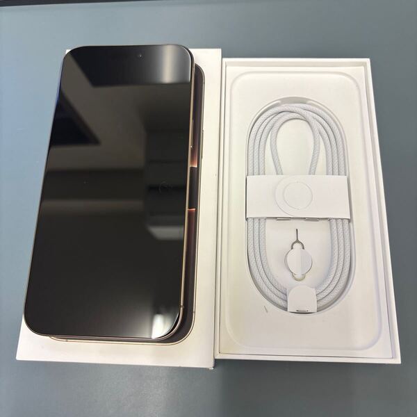 美品 iPhone16 Pro Max 256GB au 最大容量100% 展示品 赤ロム保証 本体 SIMフリー 中古 iPhone 16 利用制限〇