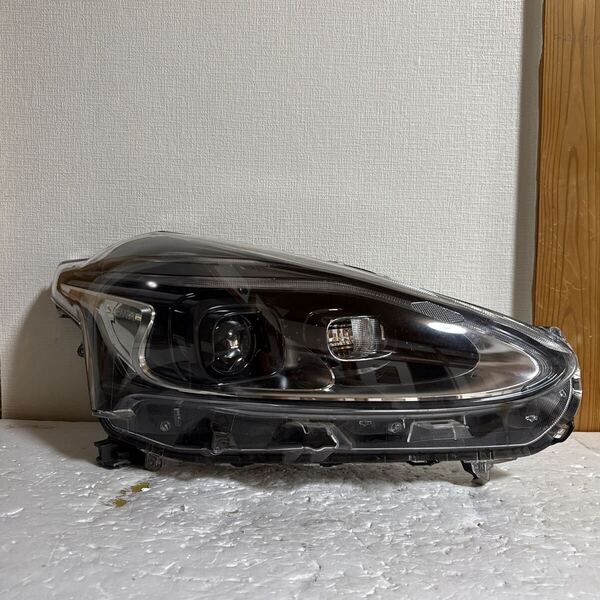 トヨタ シエンタ NHP170G NSP170G NCP170G 後期 ヘッドライト 右 ICHIKOH 52-317 LED