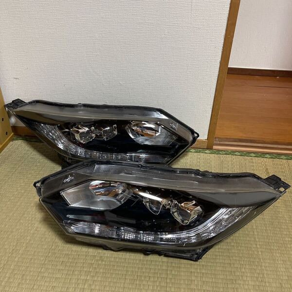 ホンダ純正 RU3/RU4 ヴェゼル ハイブリッド 前期 打刻:11 LED ヘッドライト ランプ KOITO 100-62164 左右 送料込み 即決 点灯済