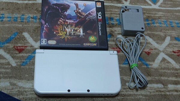 NEWニンテンドー3DS LL 本体 充電器 タッチペン MicroSD モンスターハンター4