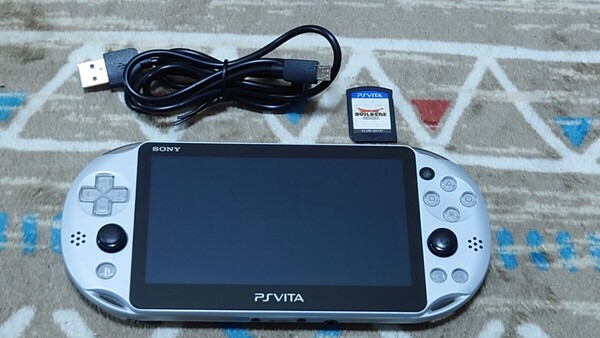 PS Vita PCH-2000 シルバー 本体 USB充電器 ドラゴンクエストビルダーズ