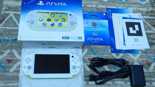 PS Vita PCH-2000 ライム 本体 充電器 説明書類 メモリーカード 箱