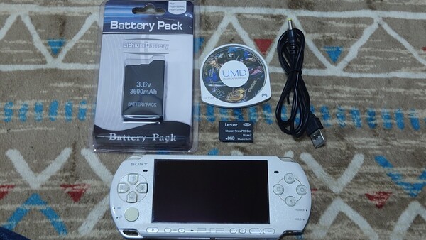 PSP 3000 本体 USB充電器 バッテリー メモリースティック モンスターハンター3rd