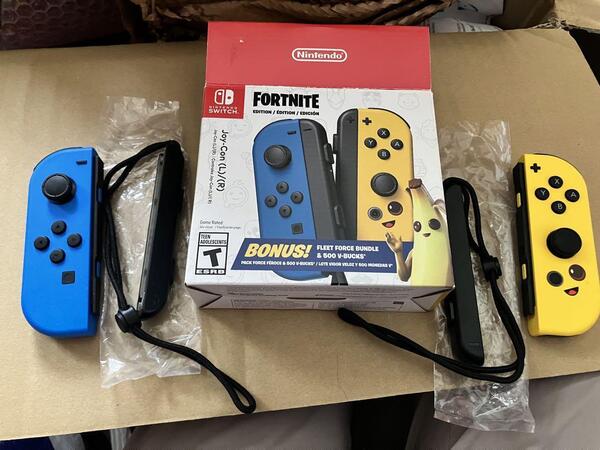 Nintendo Joy-Con (L/R) フォートナイト特別版 @ fortnite 海外限定
