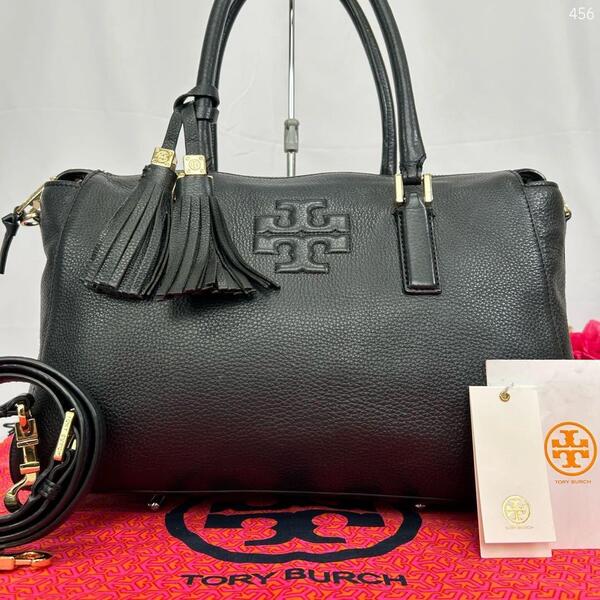 【極美品】TORY BURCHn トリーバーチ エンボスロゴ 2way ショルダーバッグ ハンドバッグ レザー 手提げ タッセル ブラック 黒 レディース