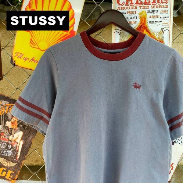 STUSSY ステューシー リンガー Tシャツ Mサイズ ワンポイント 刺繍 ロゴ グレー ワインレッド 10672