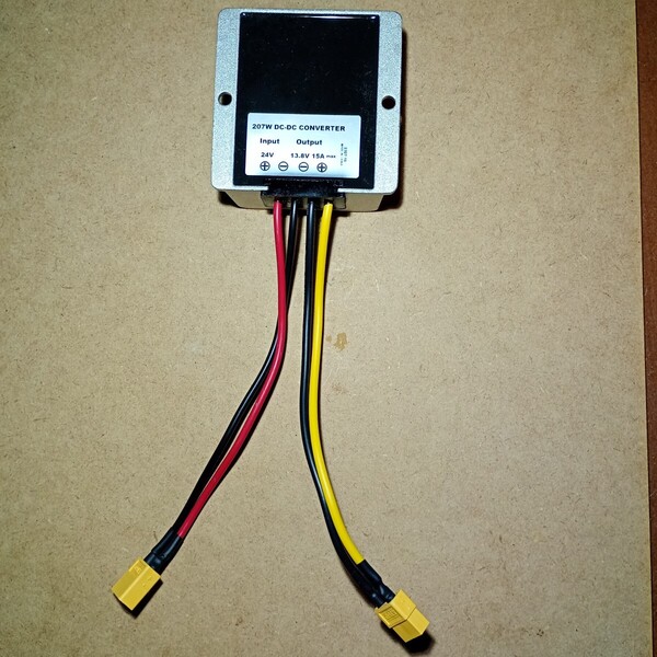 DC/DCコンバーター 24V→13.8V 15A カーバッテリ2個で安定して13.8V