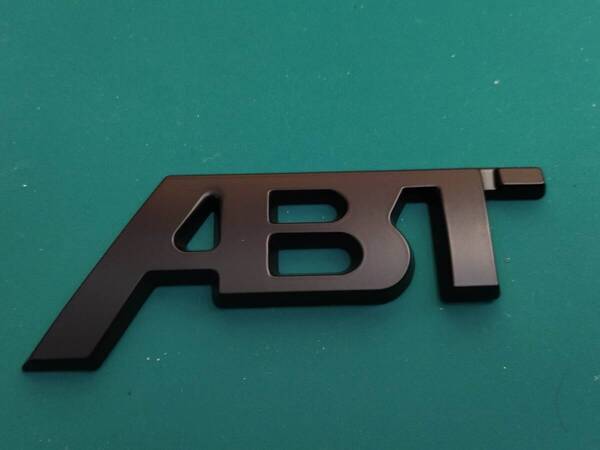【ゆうパケット送料込】ABT(アプト) 3Dエンブレム マットブラック 縦4.5cm×横11.5cm×厚さ7mm アウディ AUDI