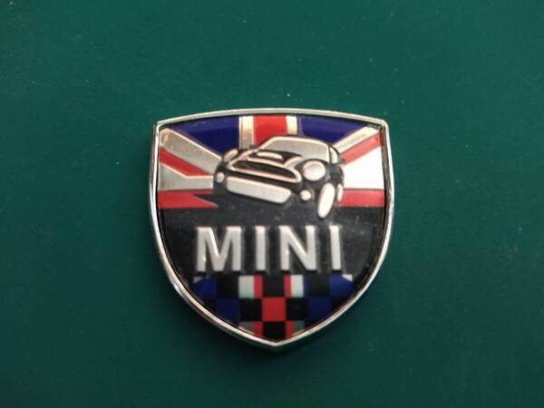 【ゆうパケット送料込】MINI(ミニ) ホームベース型エンブレム 縦3.9cm×横3.9cm×厚さ2.5mm ミニクーパー