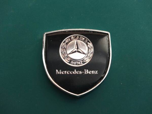 【ゆうパケット送料込】Mercedes-Benz(メルセデス・ベンツ) ホームベース型エンブレム ブラック 縦3.9cm×横3.9cm×厚さ2.5mm