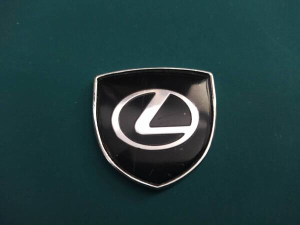 【ゆうパケット送料込】LEXUS(レクサス) ホームベース型エンブレム ブラック 縦3.9cm×横3.9cm×厚さ2.5mm