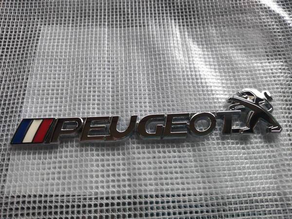 【ゆうパケット送料込】PEUGEOT(プジョー) 3Dエンブレム メッキシルバー 縦3cm×横15.2cm 金属製