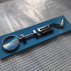 【ゆうパケット送料込】HEV 3Dエンブレム メッキシルバー 縦2.2cm×横10cm プリウス アクア ヤリス