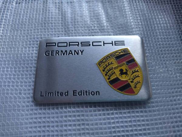 【ゆうパケット送料込】PORSCHE(ポルシェ) 3Dエンブレムプレート シルバー アルミ製 911 カイエン マカン ケイマン 718 パラメーラ