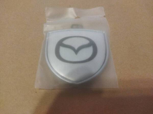 【ゆうパケット送料込】MAZDA(マツダ) ホームベース型エンブレム シルバー 縦3.9cm×横3.9cm×厚さ2.5mm