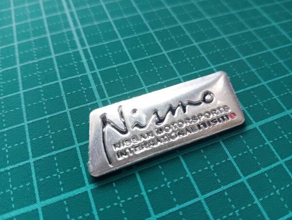 【ゆうパケット送料込】NISMO(ニスモ) ミニエンブレムプレート 縦1.8cm×横4.5cm×厚さ1mm 日産