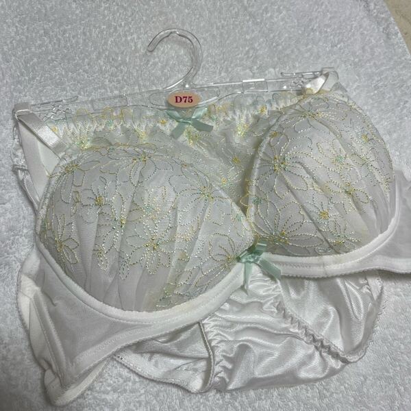 D75 白色 チュチュアンナ ブラジャーショーツ L 花柄 tutuamnna 下着 インナー ブラショーツセット