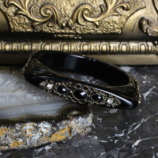 USA VINTAGE METALWORK BLACK STONE DESIGN BANGLE/アメリカ古着メタルワークブラックストーンデザインバングル