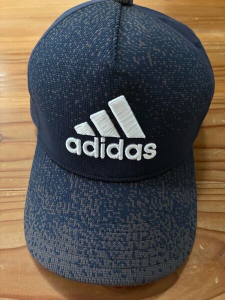 送料込み!! adidas キャップ 帽子 スポーツ ニット 紺色 ネイビー アディダス GOLF ゴルフウェアー CAP